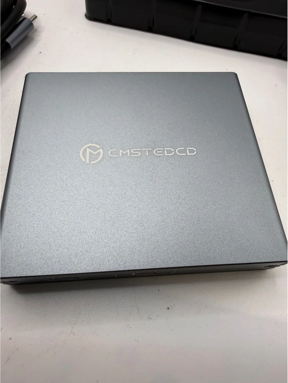 USB-C to Triple DisplayPort 4K 60Hz MST Splitter Adapter with 100W PD